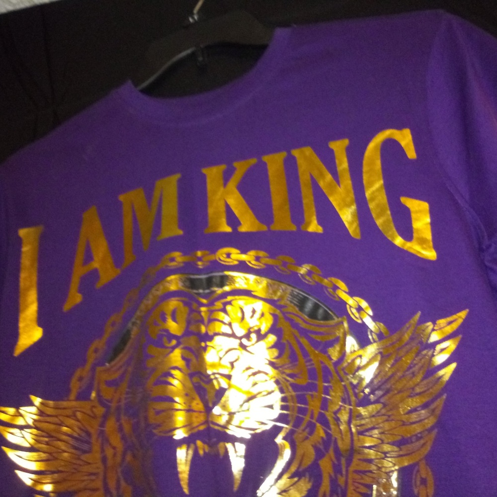 [SWITCH DISTRICT] I AM KING Men's/ Boys shirt (sm)